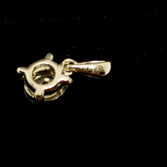 SOLD! 🏝Summer Sale!🏝Classic Diamond Solitaire Pendant - Picture 2 of 2